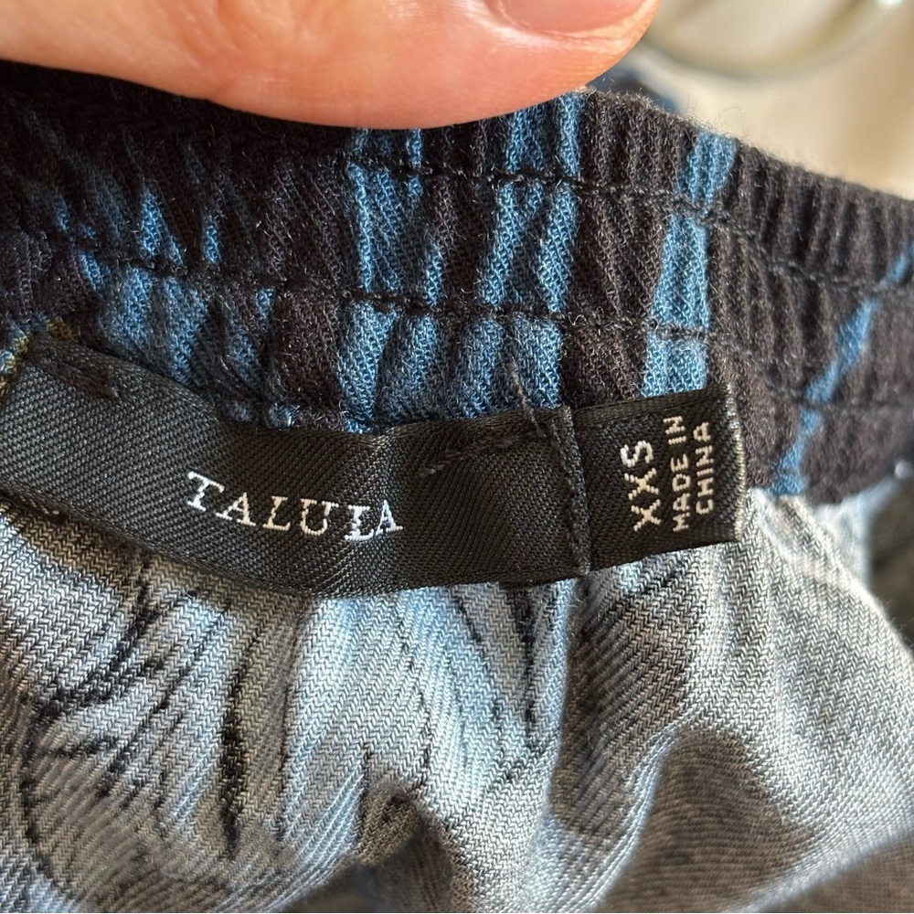 Aritzia Talula Leaf Print Jumpsuit in Blue and Pink - Picture 8 of 9